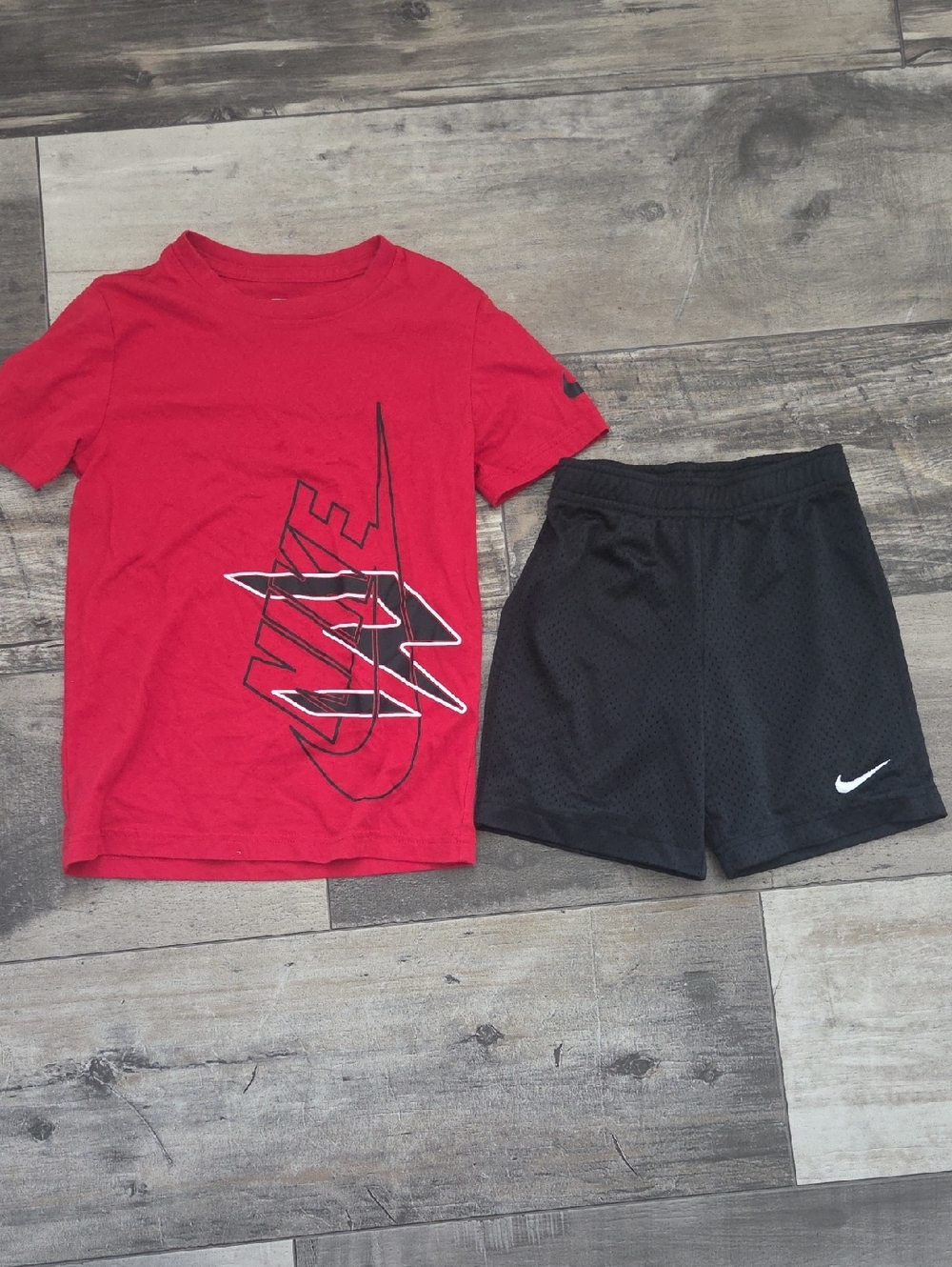 Nike Set Size Small